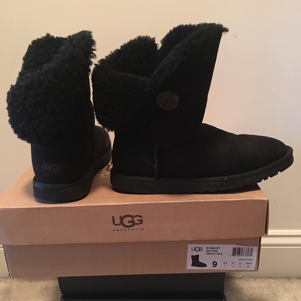 UGG Bailey Button